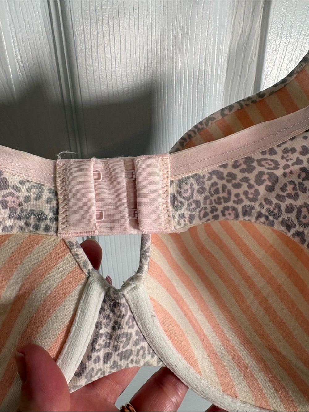 Victoria’s Secret Pink Leopard Print Underwire Bra Size 38C - Picture 5 of 9